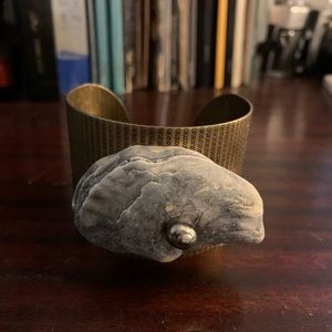 🍍STATEMENT gold cuffwith real oyster shell